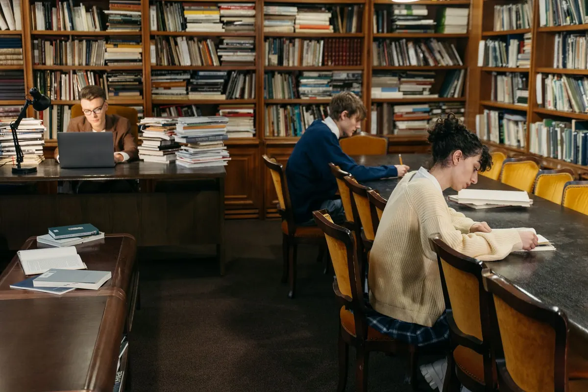 How to Find Local Study Partners for Online Courses at Libraries and Cafes